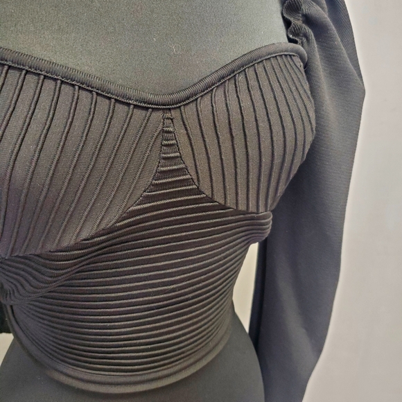 Mango Black Crop Top Long Puff Sleeves elastic cuffs Sweetheart neckline Size M - Picture 8 of 8